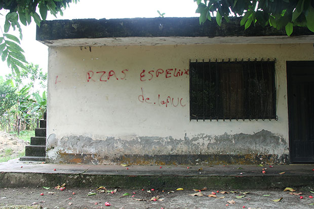 Letrero AUC en Putumayo