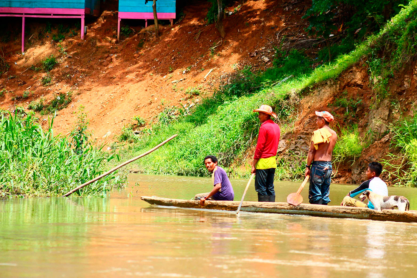 Transporte en el río Sinú, Tierralta. Foto Bibiana Ramírez