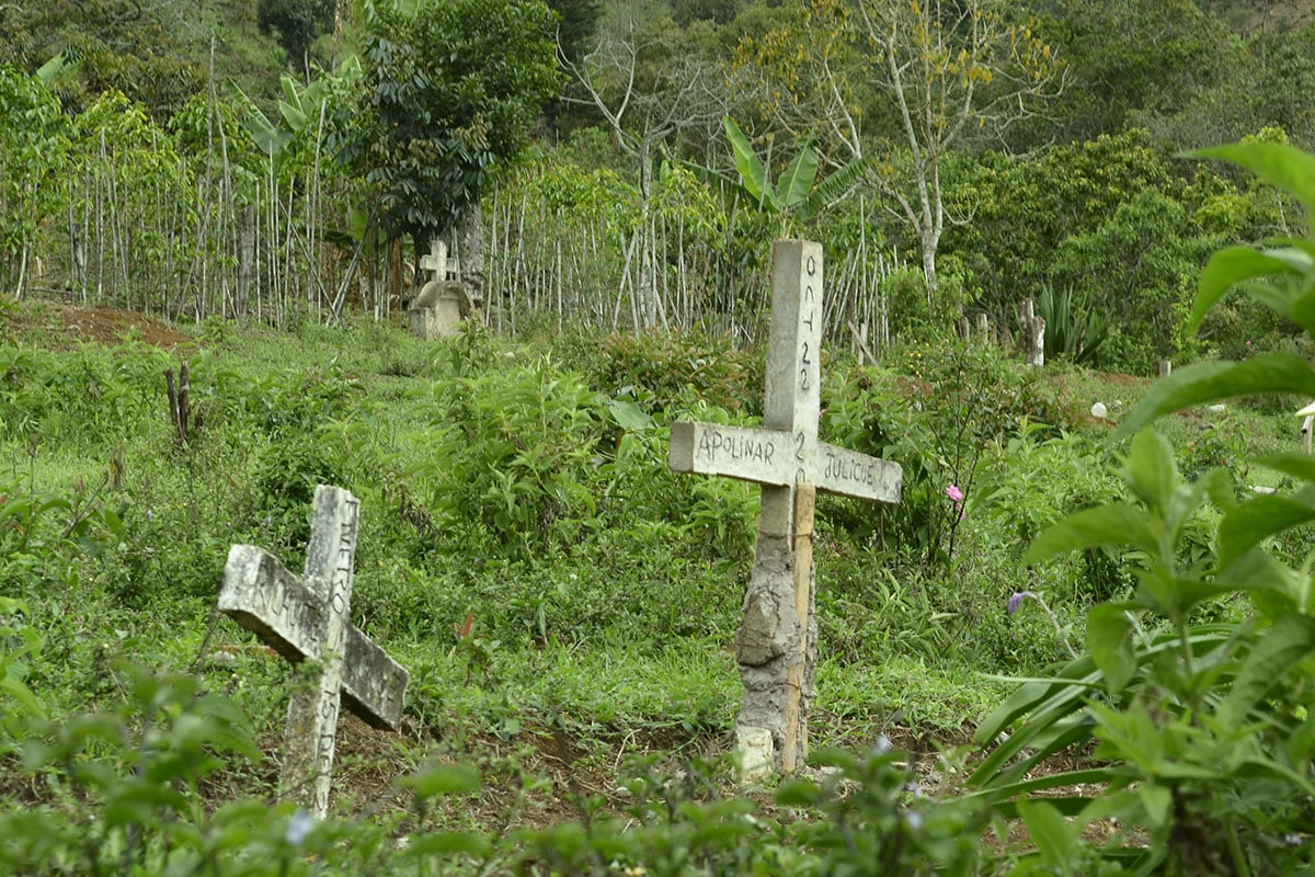 Estos tres muertos se suman a otro indígena del resguardo de Huellas, en Caloto, asesinado hace 15 días.