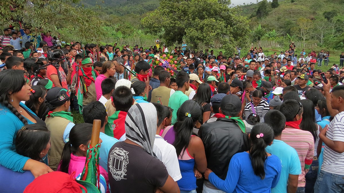 Por tener un rol especial para la comunidad, Coicué y Tumiñá fueron despedidos con un ritual especial, en el que la Guardia y luego los demás indígenas pasaron uno a uno, formando una espiral, para despedirse con una bendición antes de sepultarlo.