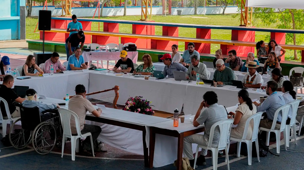 Mesa de ​​Diálogos del Gobierno Nacional con el estado mayor de los bloques "Comandante Jorge Suárez Briceño", Magdalena Medio "Comandante Gentil Duarte" y frente "Comandante Raúl Reyes".​​​​​ Foto: Cortesía Prensa Oficina del Consejero Comisionado de Paz