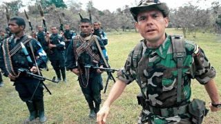 carlos castao con autodefenas320x180