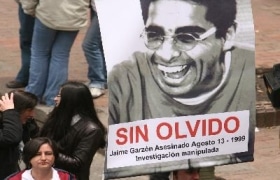 Jaime Garzón, asesinado por orden de Carlos Castaño.</p><figcaption class=