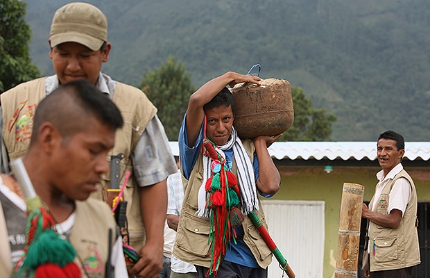 Rearmados de toda clase amedrantan a los indígenas de Suárez