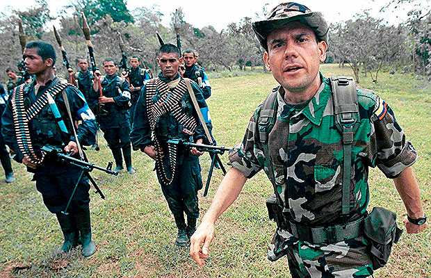 sentencia mando auc 1