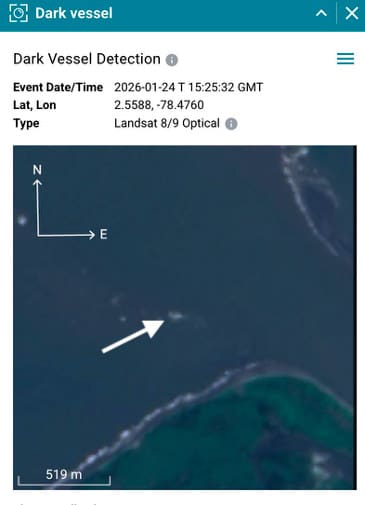 Imagen satelital de la Bocana de Pasacaballos en Tumaco Nariño que parece mostrar la presencia de un buque que no transmitía su localización el 24 de enero de 2026, el mismo día del incendio en un laboratorio de cocaína en Pital de la Costa, Tumaco, Nariño.